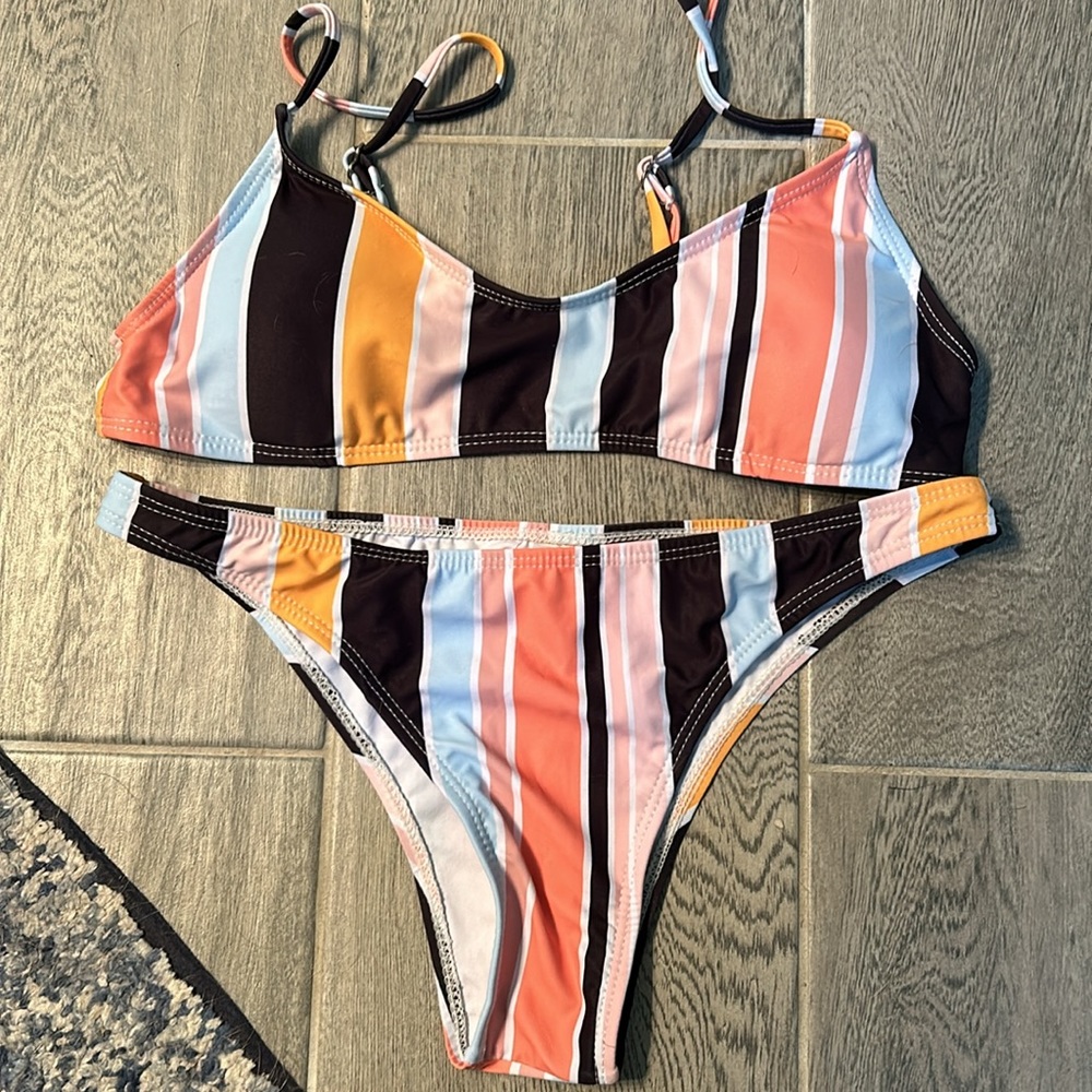 Bikini set bundle - Picture 2 of 6